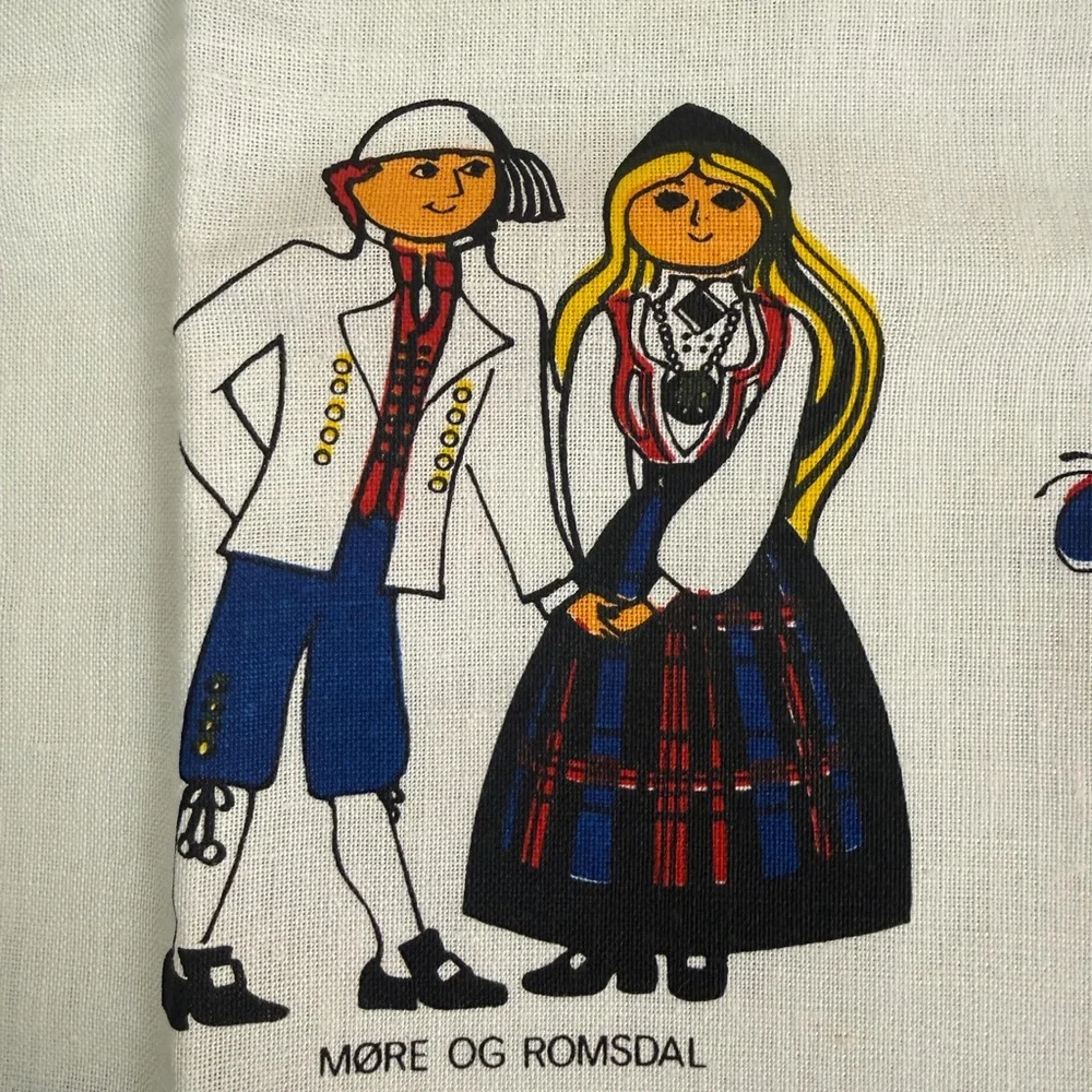 Runni Tekstltrykk Square‎ Red Yellow Floral Folklore Tablecloth Norway 34